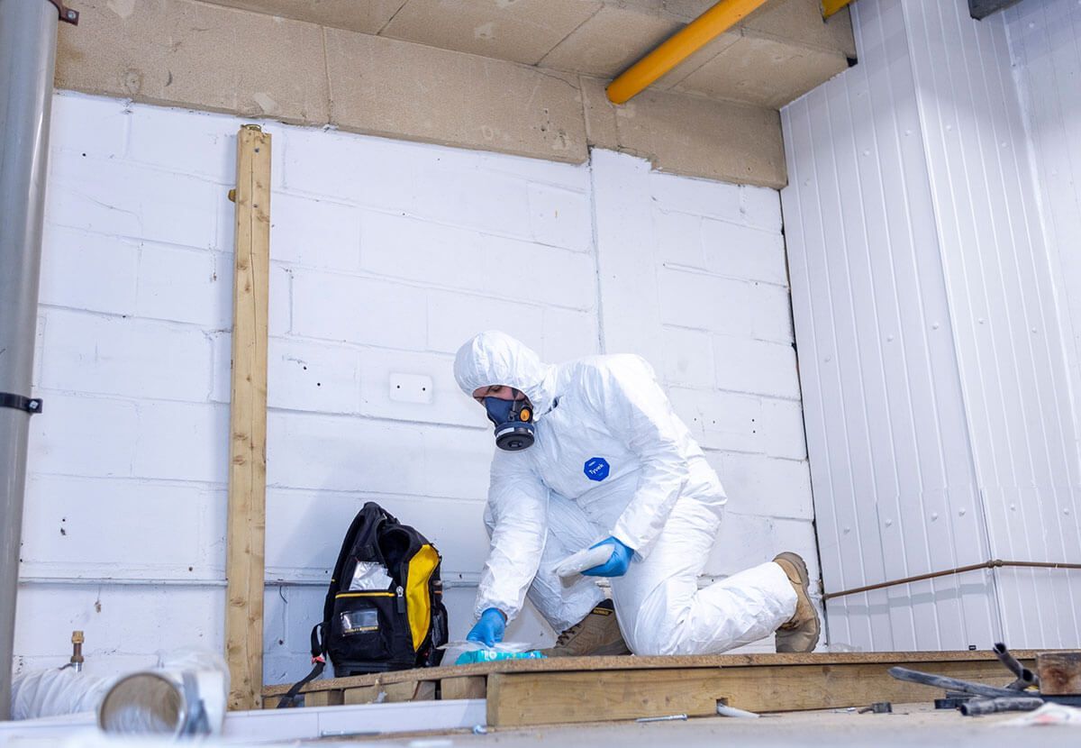 Asbestos In Your Roof: What Are The Risks?